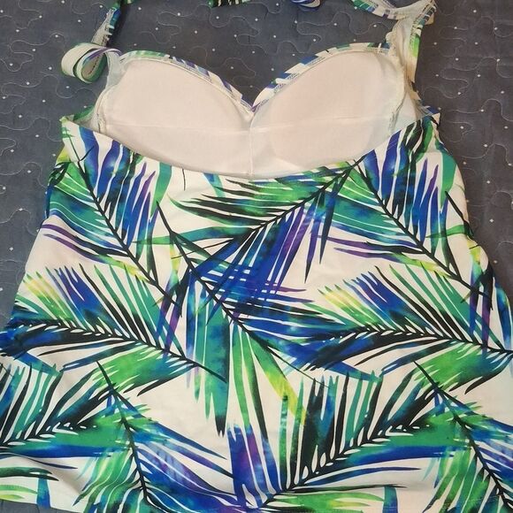 Catalina Blue and Green Leaf Print Tankini Top size medium - Picture 3 of 4